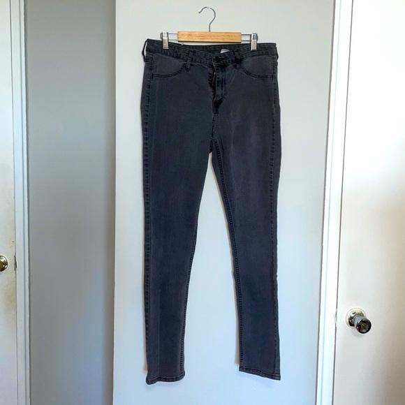 𝅺GRAY Skinny Jeans - Picture 1 of 12